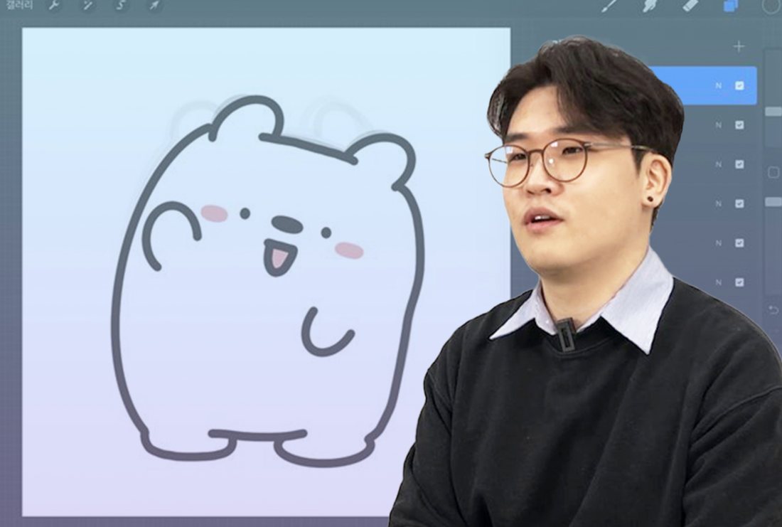 태블릿에 하루 캐릭터를 그리며 강의하는 오늘하루 작가